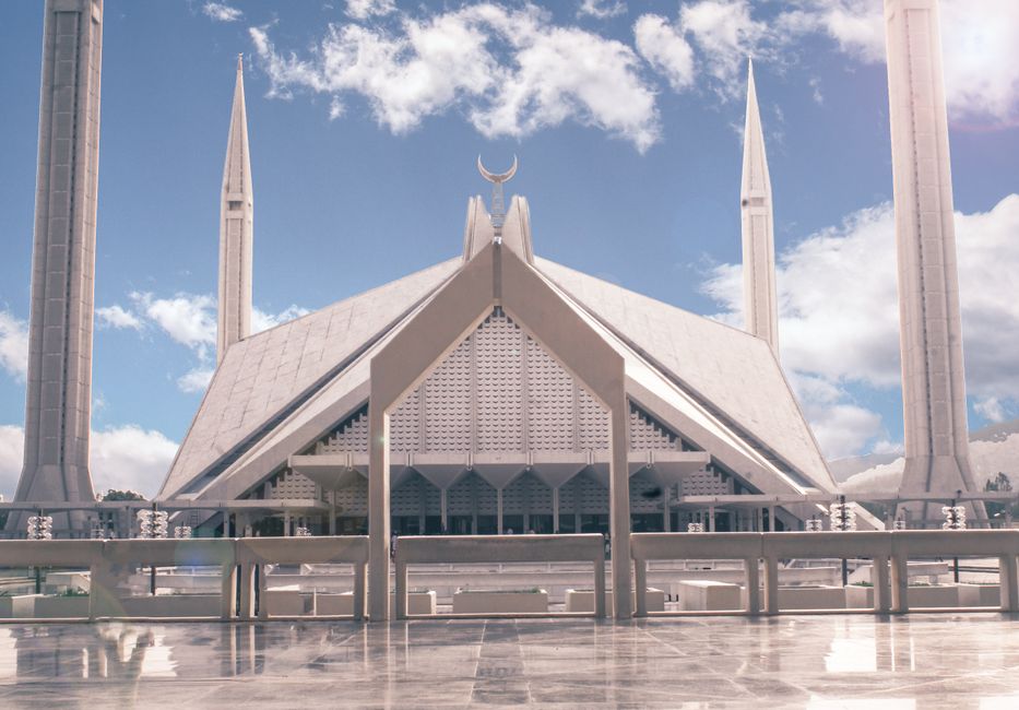 Marriage Bureaus in Islamabad vs Free Online Rishta Search