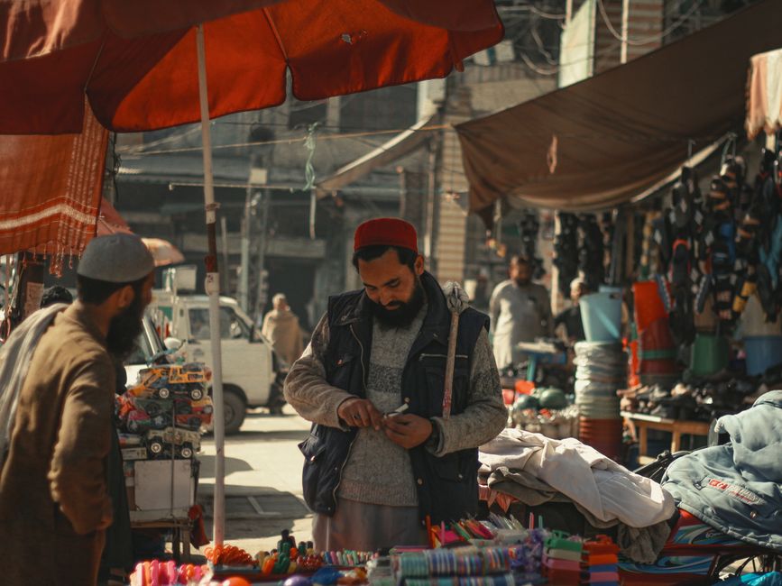Peshawar Pakistani bazaar scene