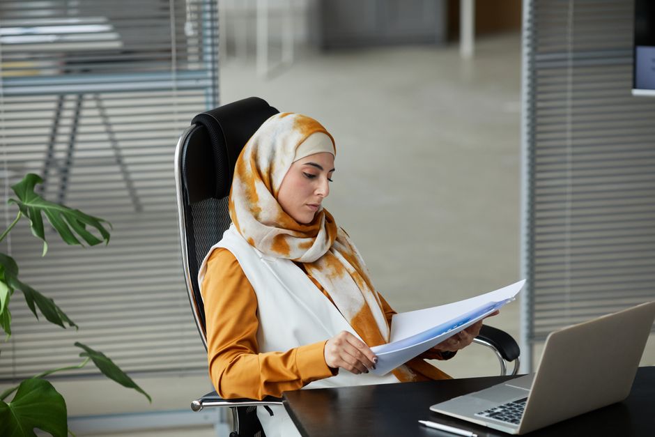 Working woman with laptop